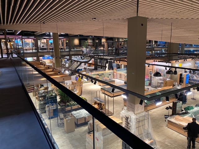 TL-3011 | Glasprofiel | glass balustrade | shop | monted on concrete