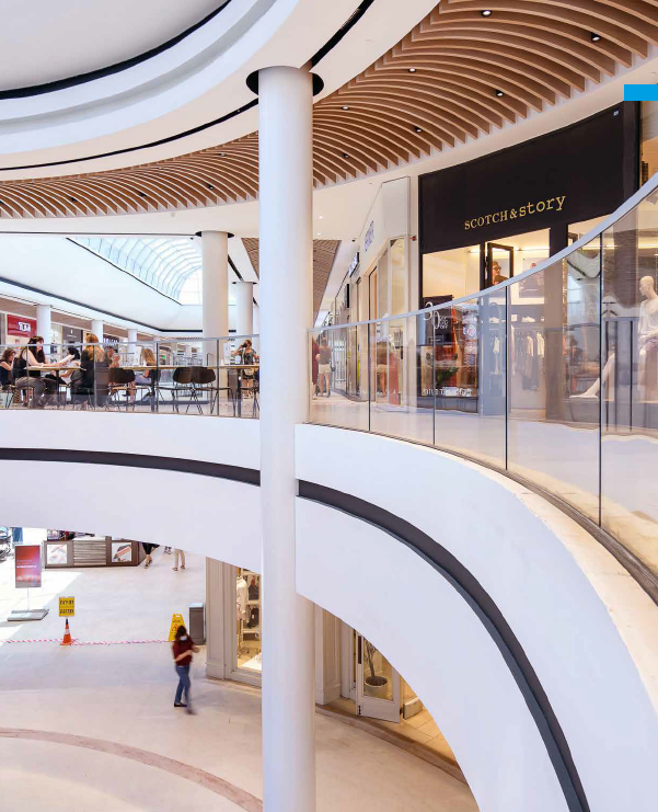 BEND-FIT | TL-6020 | Glasprofiel | shopping center | monted on concrete | glassbalustrade